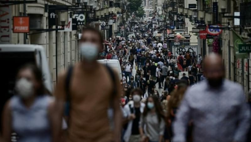 Der Grund für die Rückkehr der Maskenpflicht im Freien ist die rasche Ausbreitung der Delta-Variante in Frankreich. (Bild: AFP)