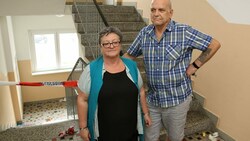 Hausbesorgerin Erna Waluschnigg und ihr Mann Josef (Bild: Christian Jauschowetz)