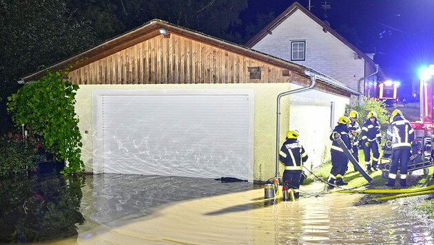 Überflutungen in Helpfau-Uttendorf (Bild: Manfred Fesl-m.fesl@speed.at)