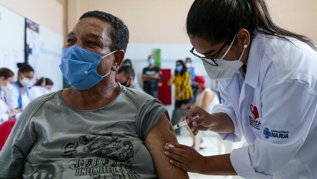 Die brasilianische Metropole Sao Paulo will mit einem Gesetz verhindern, dass sich Menschen den Corona-Impfstoff selbst aussuchen können. (Bild: AFP)