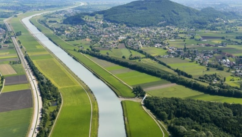 So sieht der Rhein bei der Frutzmündun derzeit aus. (Bild: KAPO ZH FLUGBETRIEB, IRR/Hydra)