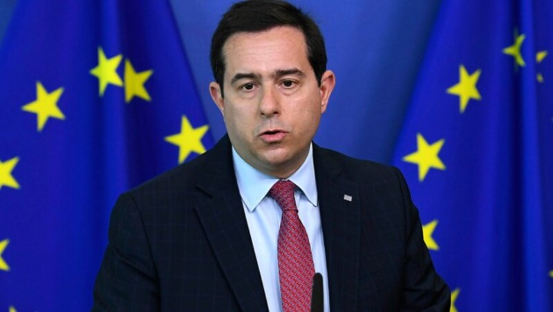 Griechenlands Migrationsminister Notis Mitarakis (Bild: APA/AFP/POOL/JOHN THYS)