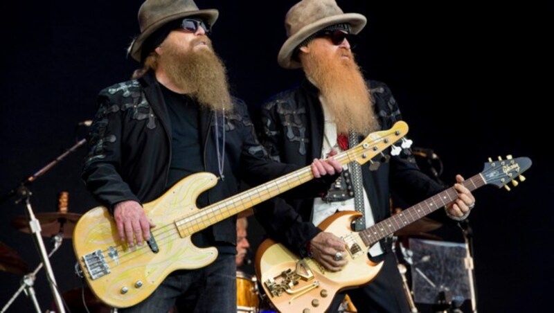 Der nun verstorbene Dusty Hill (l.) und Billy Gibbons bei einem Konzert in England im Jahr 2016. (Bild: AP)