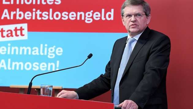 SPÖ-Bundesgeschäftsführer Christian Deutsch sprach beim „Roten Foyer“ am Donnerstag über den „Regierungsstreit“ in der türkis-grünen Koalition. (Bild: APA/ROLAND SCHLAGER)
