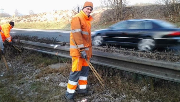 Ein großer Teil des Mülls muss händisch von den Straßen entfernt werden. (Bild: Asfinag)