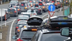 Lange Staus sollen durch die Regelungen auf dem niederrangigen Straßennetz in Tirol vermieden ...