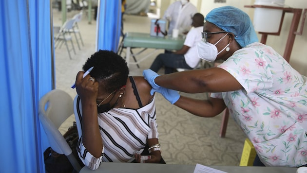 Die USA spendeten über das System von Covax im Juli 500.000 Impfdosen an den Karibikstaat Haiti. (Bild: AP)