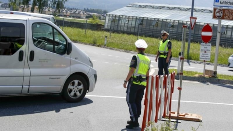 Abfahrtssperren halten heuer wieder den Reiseverkehr auf der Autobahn. (Bild: Tschepp Markus)