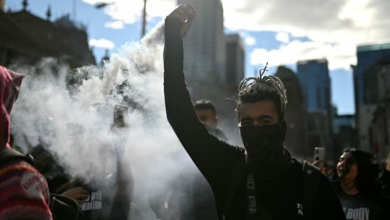 Demonstranten protestieren gegen den Lockdown in Sydney. (Bild: AFP)