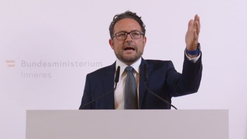 OSD- Geschäftsführer Lukas Praml während der Präsentation des neuen österreichischen Personalausweises in Wien (Bild: APA/Herbert Pfarrhofer)