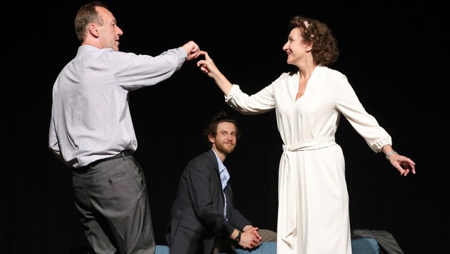 Gabriele Deutsch und Andreas Pühringer spielen in „Die Wunderübung“ ein Paar: Nach 17 Jahren Ehe kommt es zum großen Schlagabtausch (Bild: werner redl traun)
