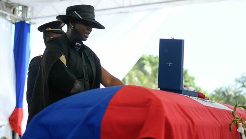 Martine Moise bei der Trauerfeier (Bild: AP)