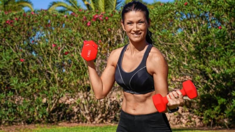 Antonia aus Tirol entspannt gern beim Sport vor ihrem Haus auf Mallorca. (Bild: Daniel Scharinger)