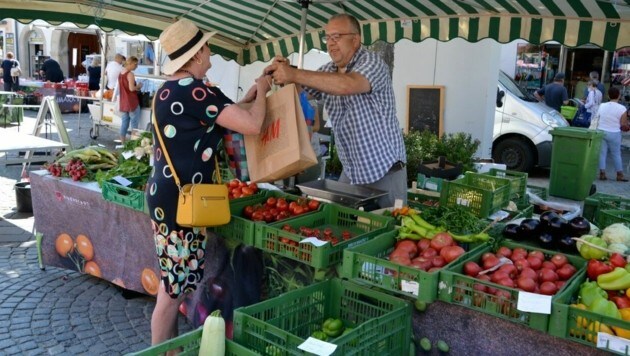Ein Einkauf von Obst und Gemüse auf dem Wochenmarkt ist nicht nur persönlicher, sondern auch gut für die Umwelt. (Bild: Charlotte Titz)