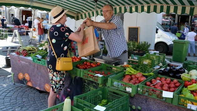 Ein Einkauf von Obst und Gemüse auf dem Wochenmarkt ist nicht nur persönlicher, sondern auch gut für die Umwelt. (Bild: Charlotte Titz)