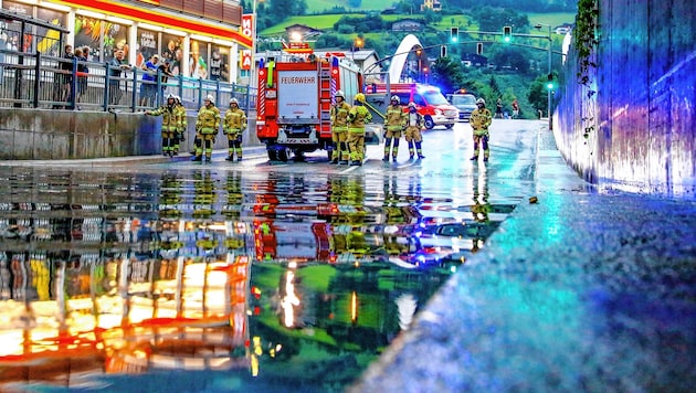 Die starken Gewitter samt Überschwemmungen forderten die örtlichen Feuerwehren. (Bild: GERHARD SCHIEL)