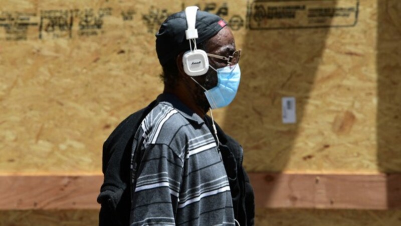Abgeschottet von der Welt, um die Ausbreitung der Pandemie zu stoppen - oft blieb nur die Musik als seelischer Anhaltspunkt. (Bild: AFP/Frederic J. BROWN)
