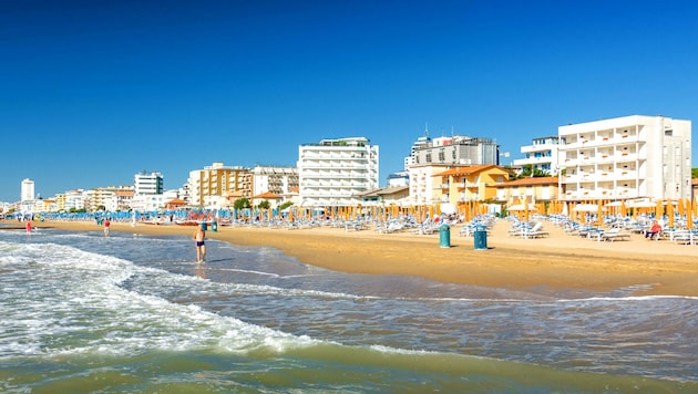 The tourist tax could rise to up to ten euros for a room costing between 100 and 400 euros. In the picture: Jesolo (Bild: stock.adobe.com)