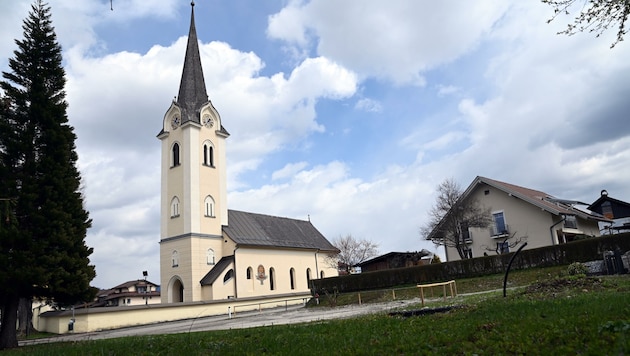 Der Dorfplatz vor der Kirche in Lind soll ausgebaut werden (Bild: SOBE HERMANN)