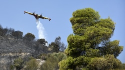 Die Brandgefahr in Griechenland ist weiter hoch. (Bild: AP)