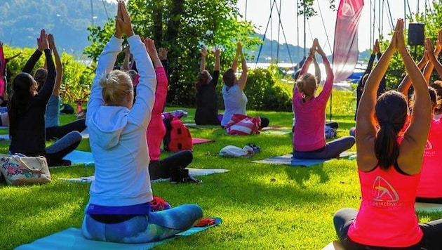 Am 15. August gibt es Yoga am Strand von Krumpendorf. (Bild: Manuela Huss)