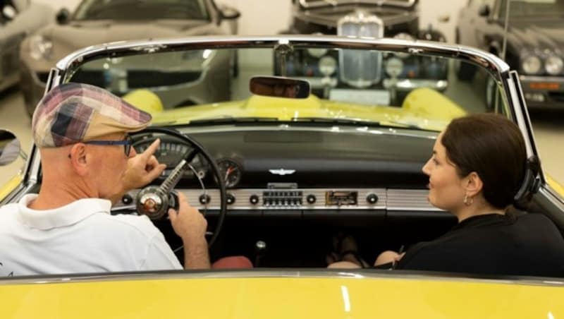 Ein Interview in einem besonderen Oldtimer hat man nicht alle Tage: In einem gelben Ford Thunderbird spricht es sich angenehmer. (Bild: Maurice Shourot)