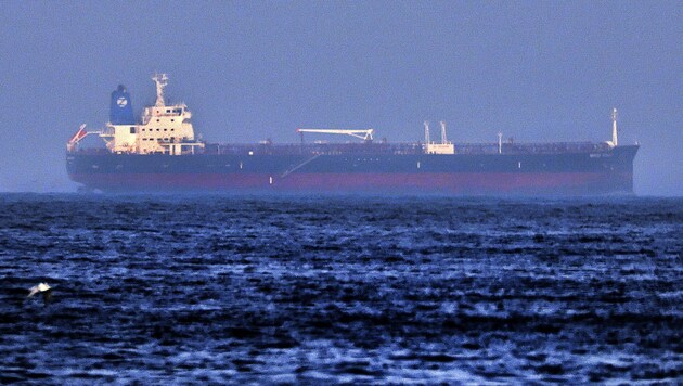 Der Tanker Mercer Street vor dem Hafen der Stadt Fudschaira in den Vereinigten Arabischen Emiraten (Bild: AFP/Karim Sahib)