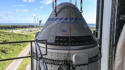 Aufgrund neuer technischer Probleme muss ein erster bemannter Testflug mit dem Raumschiff „Starliner“ (Bild) zur Internationalen Raumstation ISS weiter verschoben werden. (Bild: AFP/NASA/Boeing)