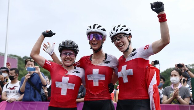 Sporthistorisch: Die Schweizer Mountainbikerinnen Sina Frei, Jolanda Neff und Linda Indergand (v. li.) belegten bei den Olympischen Spielen in Tokio die Ränge eins bis drei. (Bild: REUTERS)