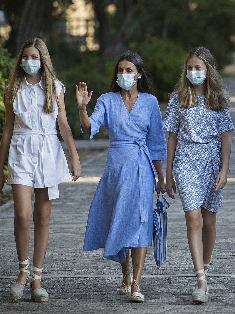 Perfekt aufeinander abgestimmt: Prinzessin Sofia, Königin Letizia und Kronprinzessin Leonor (Bild: APA/Photo by JAIME REINA/AFP)