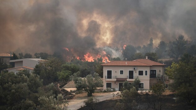 Athen habe über den Europäischen Zivilschutz-Mechanismus um Hilfe gebeten. (Bild: AFP)