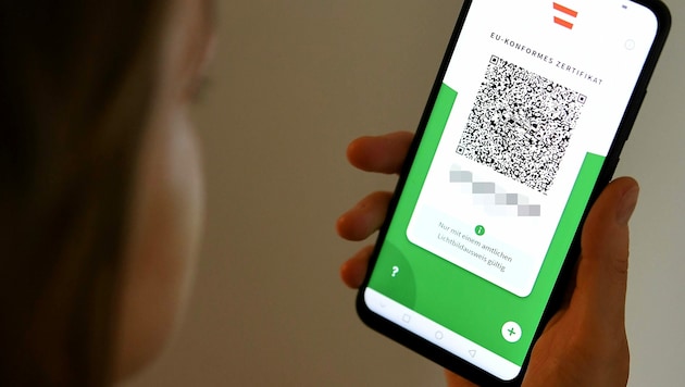 Bisher galt die Impfung im Grünen Pass nur für neun Monate. (Bild: APA/Helmut Fohringer)