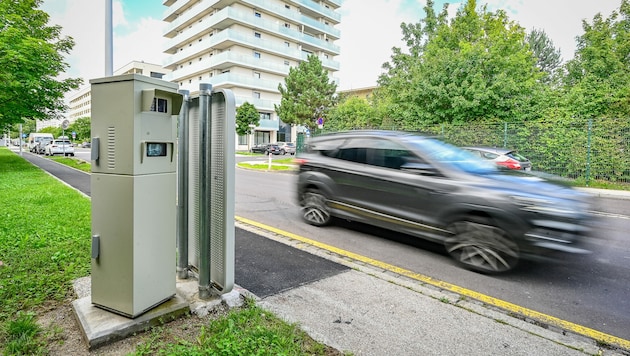 Hier in der Helmholtzstraße blitzte es im ersten Halbjahr 2021 am öftesten: 6967 Übertretungen wurden angezeigt (Bild: Alexander Schwarzl)