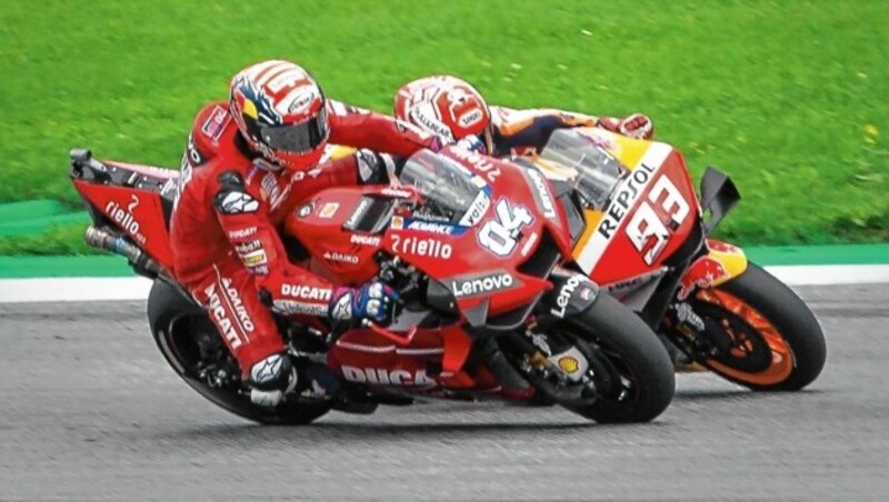 Zweimal besiegte Andrea Dovizioso (l.) Marc Márquez um einen Wimpernschlag. (Bild: SPORTMEDIAPICS.COM / MANFRED BINDER)