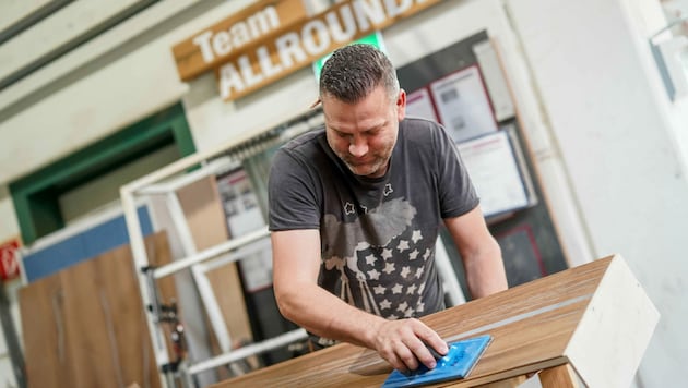 Das Holz, das verarbeitet wird, wird in firmeneigenen Thermokammern bei mafi behandelt und auch an der Luft getrocknet. (Bild: Markus Wenzel)