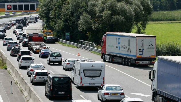 Auf der A10 wird es in den kommenden Tagen wieder zu einem deutlich erhöhten Verkehrsaufkommen kommen. (Bild: Markus Tschepp)