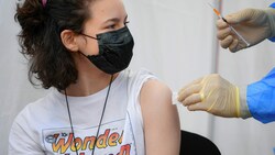 Impfen ja oder nein? Für manche keine leichte Frage. (Bild: Andreea Alexandru / AP / picturedesk.com)