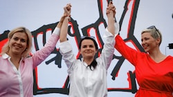 Die Gesichter der Revolution (von links): Veronika Zepkalo, Swetlana Tichonowskaja, und Maria Kolesnikowa. (Bild: AP)