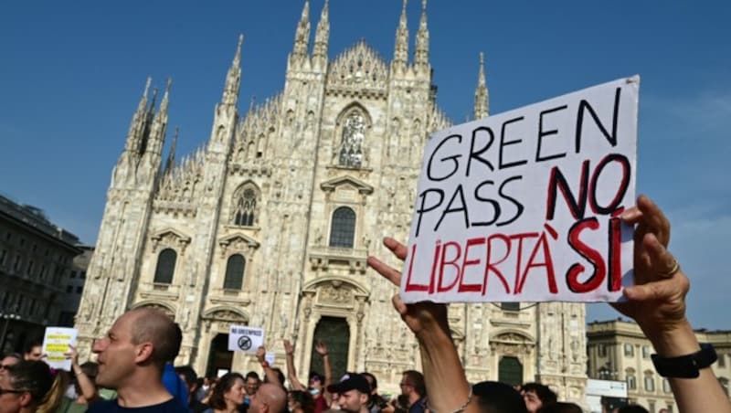 Demo in Italien gegen Grünen Pass und Impfpflicht (Bild: AFP )