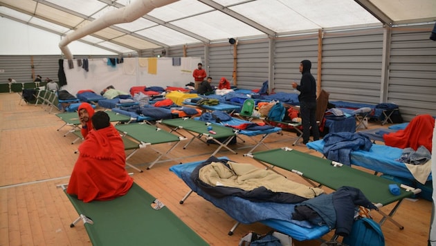 Die Grenzstadt Kufstein wurde 2015 zum Hotspot für Flüchtlinge. Die Zeltlager des Rotes Kreuzes waren voll. (Bild: Honorar)
