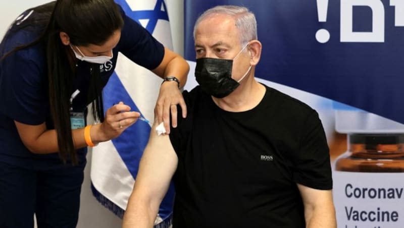 Auch Ex-Premier Benjamin Netanyahu hat seine Booster-Impfung bereits erhalten. (Bild: APA/AFP/Emmanuel Dunand)