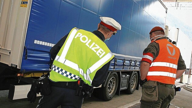 Die Kärntner Polizei wird an den Grenzen auch weiterhin vom Bundesheer unterstützt (Bild: Evelyn Hronek Kamerawerk)