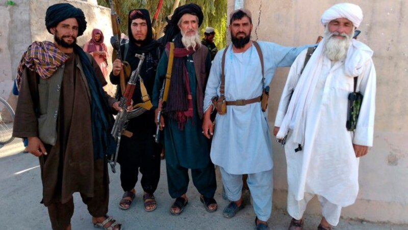 Taliban-Kämpfer in der Stadt Farah südwestlich von Kabul (Bild: AP)