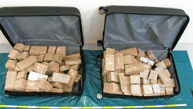 70 Kilo Heroin fand der Zoll im Diplomaten-Gepäck. (Bild: Zollamt Dresden)