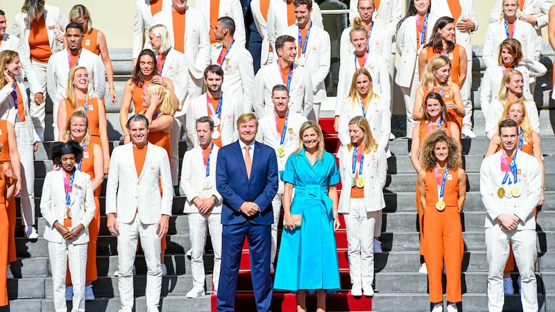 König Willem-Alexander und Königin Maxima luden die niederländischen Medaillengewinner zum Fototermin nach Den Haag. (Bild: Dutch Press Photo Agency / Action Press / picturedesk.com)