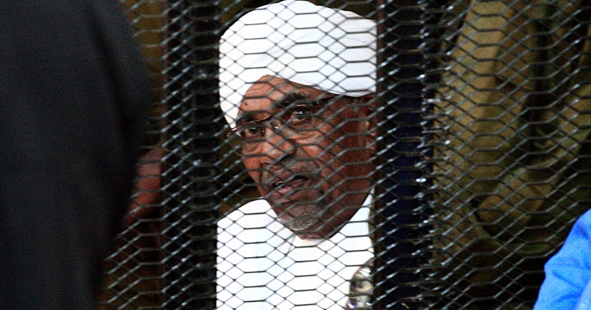 Unterstützung zugesagt - Sudan liefert Ex-Präsident Bashir ...