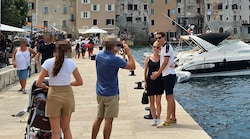 Bundeskanzler Sebastian Kurz (ÖVP) genießt in Rovinj mit seiner Susanne den Sommerurlaub. (Bild: krone.at-Leserreporter Christoph G.)