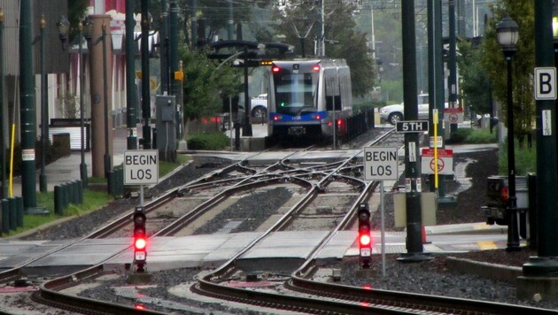 Von einem solchen Zug wurden die Brüder in der US-Stadt Charlotte erfasst. (Bild: flickr.com/David Wilson/CC BY 2.0)