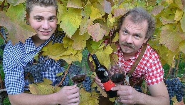 Betrieb in dritter Generation: Mario und Reinhold Koglmann kreierten die Marke „Weinschwein“. (Bild: Koglmann)