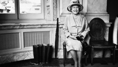 Her Majesty The Queen, Wellington Boots – London, 2001 (Bild: Bryan Adams)